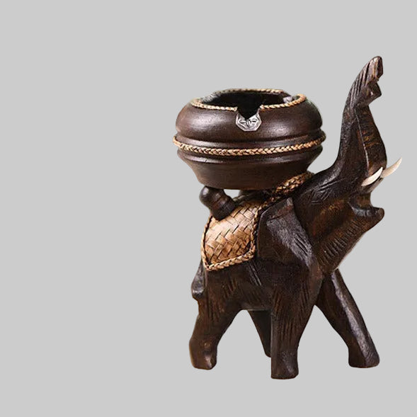 Aschenbecher aus Holz, geschnitzt mit Elefantenmotiv