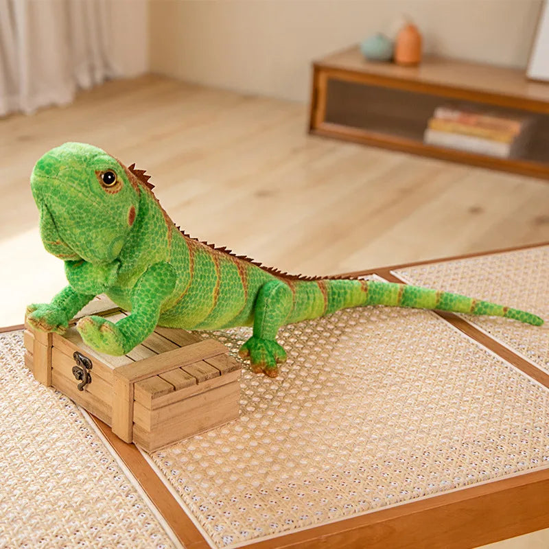 Lifelike green iguana plush and lizard stuffed animal made of soft PP cotton, perfect for kids and reptile lovers.