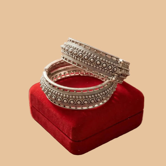 Vintage Thai Lanna Bangle – Silver-Tone Floral Charm Bracelet